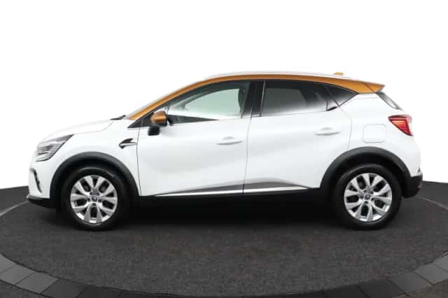 Renault Captur (2021) thumbnail 2