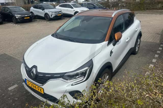 Renault Captur (2021) thumbnail 2