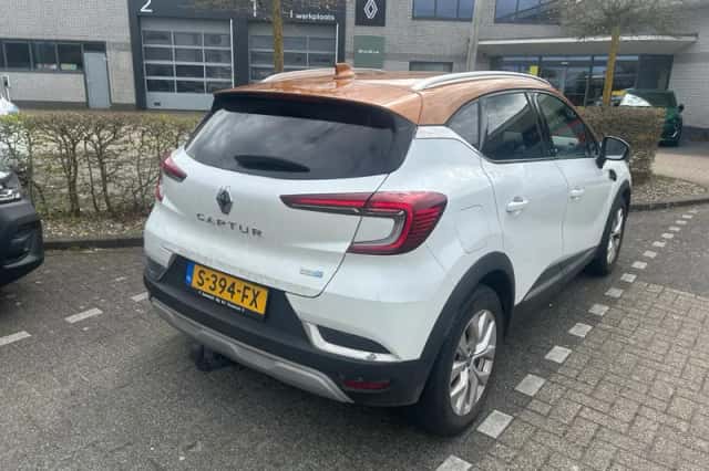 Renault Captur (2021) thumbnail 4