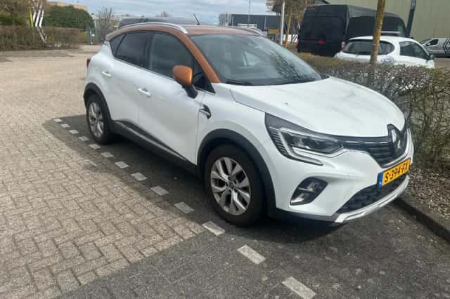 Renault Captur (2021) thumbnail 5