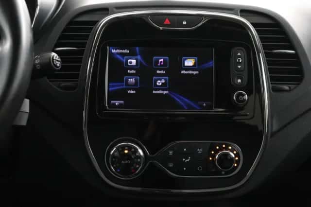 Renault Captur (2017) thumbnail 33