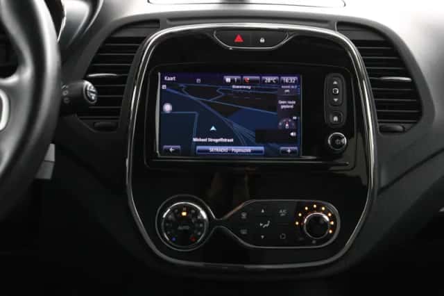 Renault Captur (2017) thumbnail 34