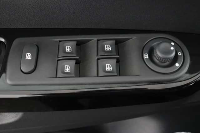 Renault Captur (2017) thumbnail 39