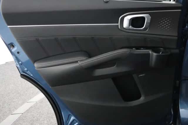 Kia Sorento (2022) thumbnail 34