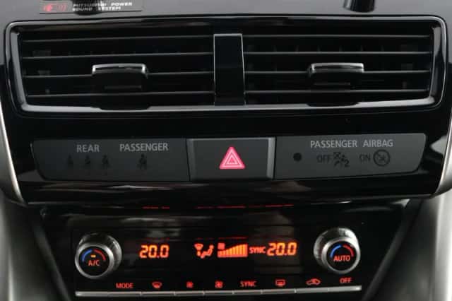Mitsubishi Eclipse Cross (2021) thumbnail 64