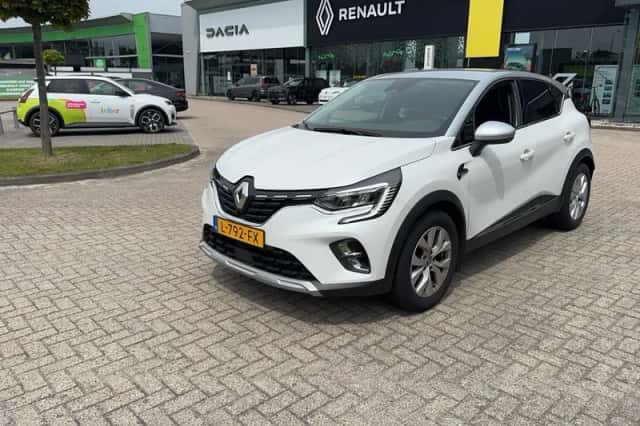 Renault Captur (2021) thumbnail 2