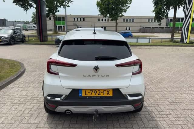 Renault Captur (2021) thumbnail 4