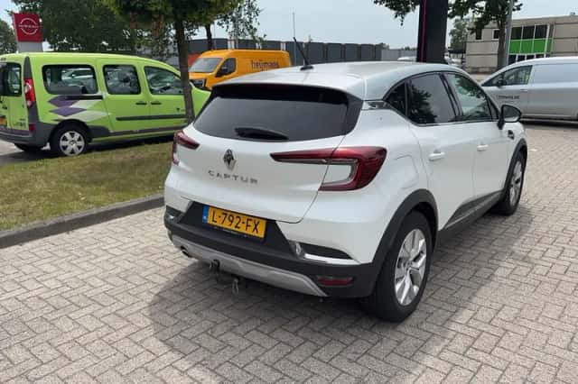 Renault Captur (2021) thumbnail 5