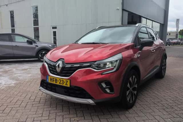 Renault Captur (2023) thumbnail 2