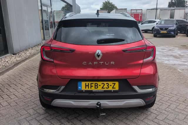 Renault Captur (2023) thumbnail 4