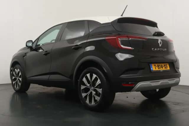 Renault Captur (2023) thumbnail 3