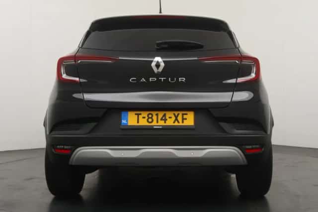 Renault Captur (2023) thumbnail 4