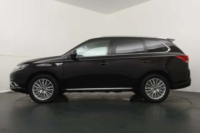 Mitsubishi Outlander (2021) thumbnail 2