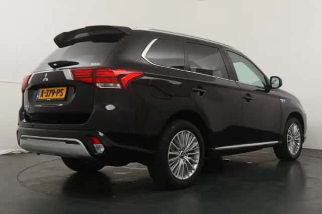 Mitsubishi Outlander (2021) thumbnail 5