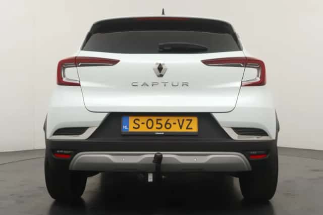 Renault Captur (2023) thumbnail 4