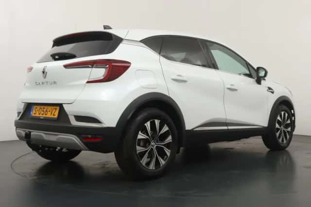 Renault Captur (2023) thumbnail 5