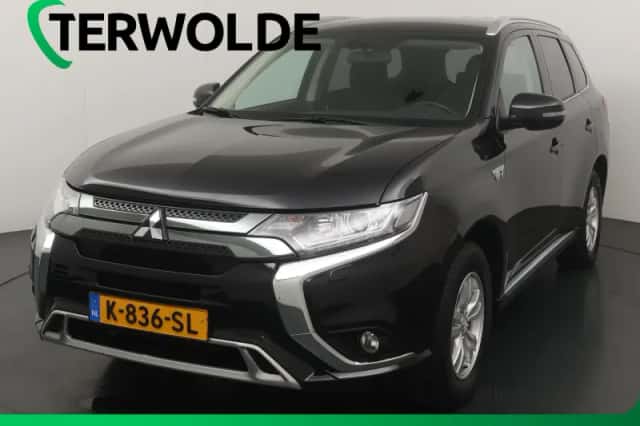 Mitsubishi Outlander (2021) thumbnail 1