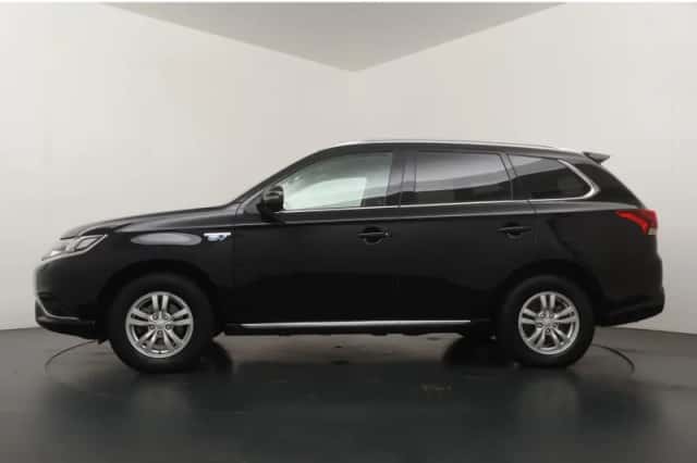 Mitsubishi Outlander (2021) thumbnail 2