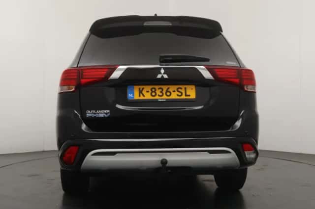Mitsubishi Outlander (2021) thumbnail 4