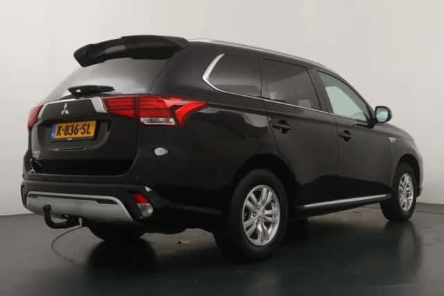 Mitsubishi Outlander (2021) thumbnail 5