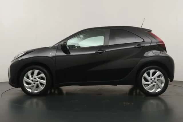 Toyota Aygo (2022) thumbnail 2
