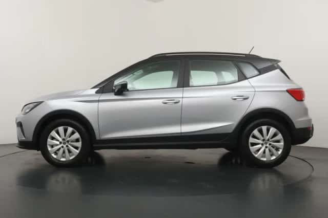 SEAT Arona (2023) thumbnail 2