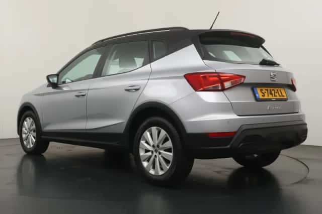 SEAT Arona (2023) thumbnail 3