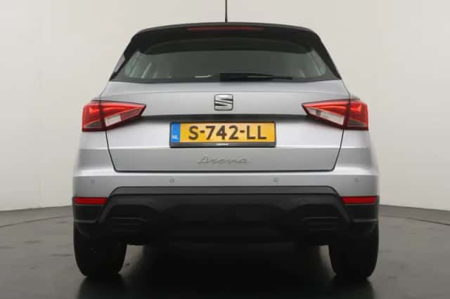 SEAT Arona (2023) thumbnail 4
