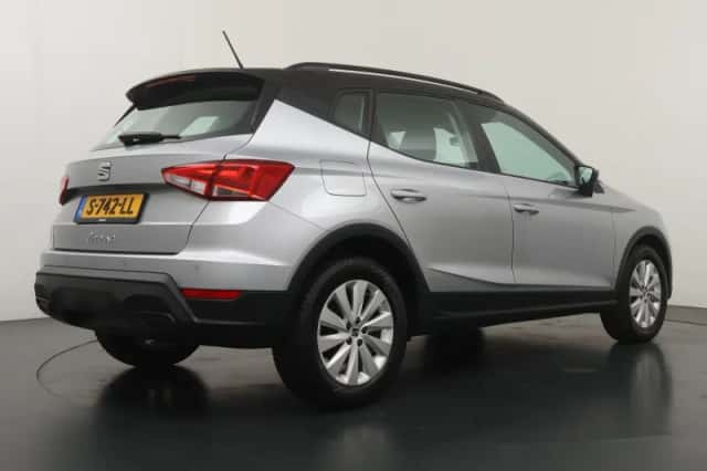 SEAT Arona (2023) thumbnail 5