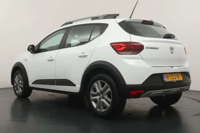Dacia Sandero Stepway (2021) thumbnail 3