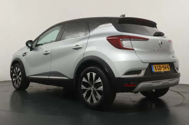 Renault Captur (2024) thumbnail 3