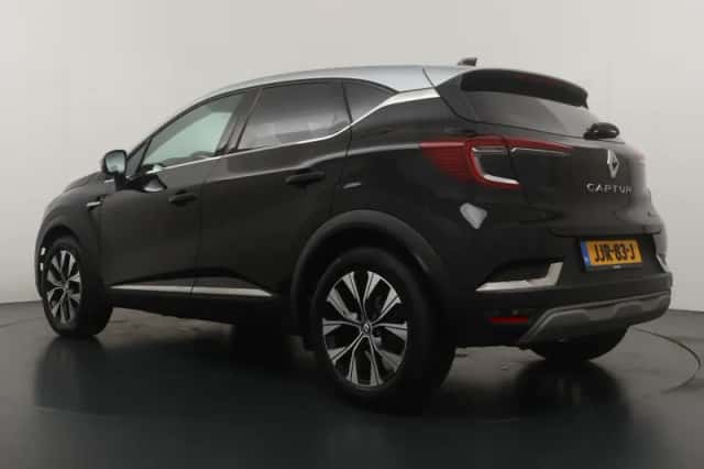 Renault Captur (2024) thumbnail 3
