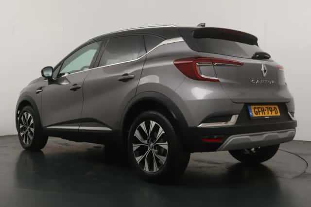 Renault Captur (2023) thumbnail 3