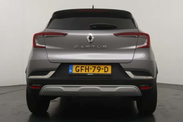 Renault Captur (2023) thumbnail 4