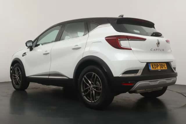 Renault Captur (2022) thumbnail 3