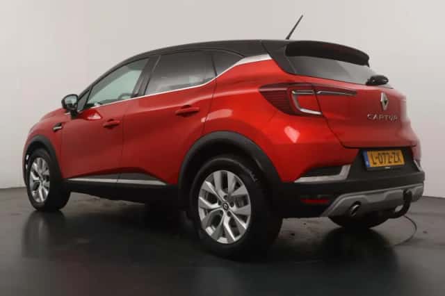 Renault Captur (2021) thumbnail 3