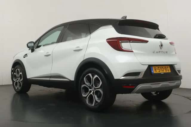 Renault Captur (2022) thumbnail 3