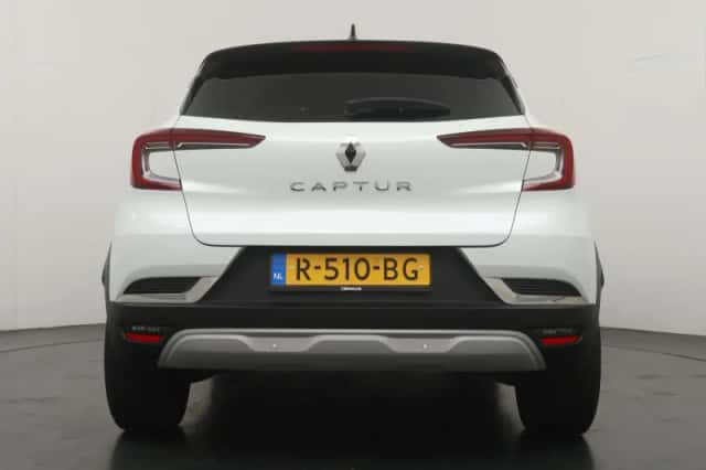Renault Captur (2022) thumbnail 4
