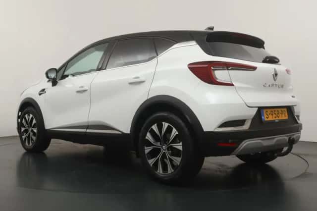 Renault Captur (2023) thumbnail 3