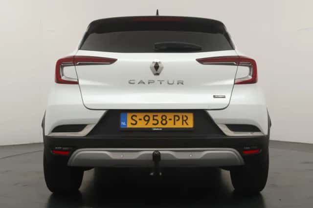 Renault Captur (2023) thumbnail 4