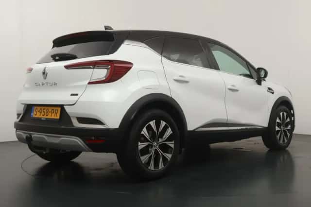 Renault Captur (2023) thumbnail 5