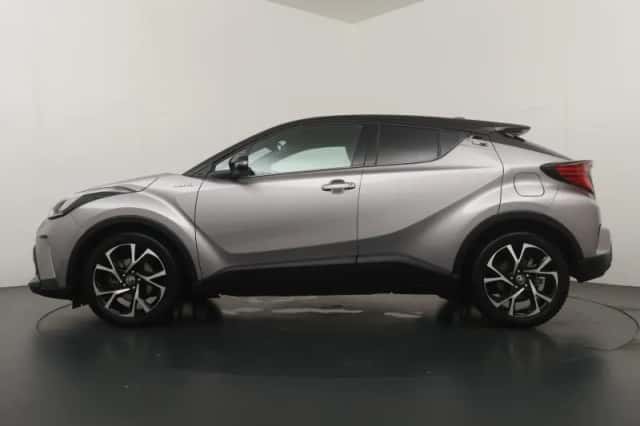 Toyota C-HR (2022) thumbnail 2