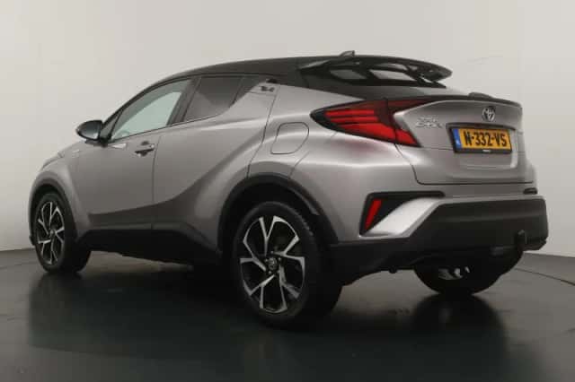 Toyota C-HR (2022) thumbnail 3