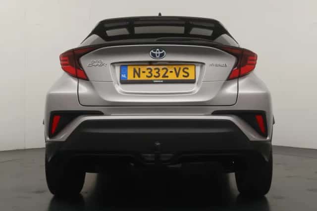 Toyota C-HR (2022) thumbnail 4