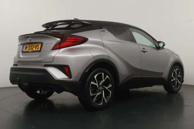 Toyota C-HR (2022) thumbnail 5