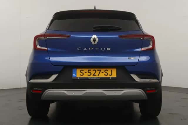 Renault Captur (2023) thumbnail 4