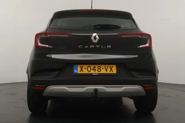 Renault Captur (2022) thumbnail 4