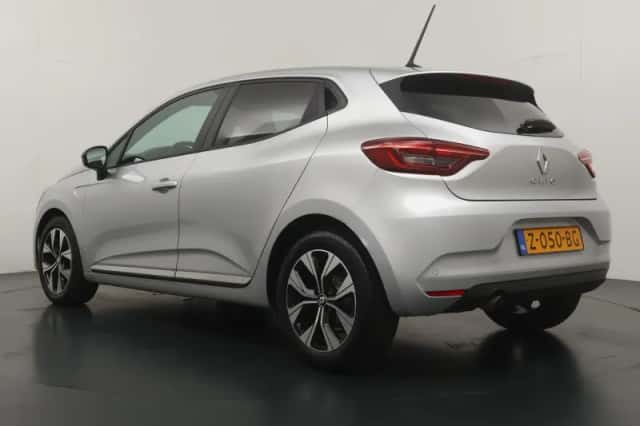 Renault Clio (2024) thumbnail 3
