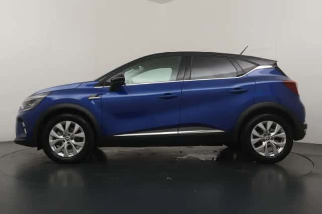 Renault Captur (2022) thumbnail 2