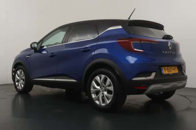 Renault Captur (2022) thumbnail 3